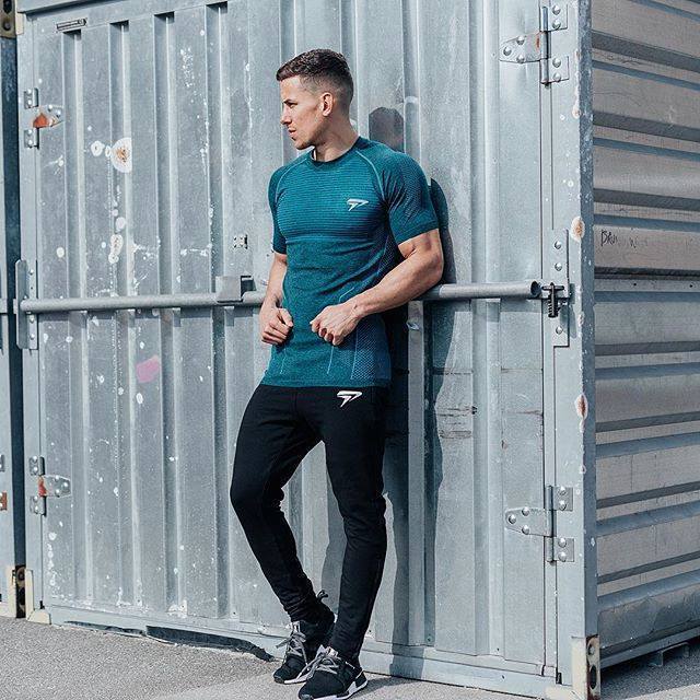 Mens Workout Tops quick-drying, breathable
sports, running, hiking, hiking, cycling, gliding, Running